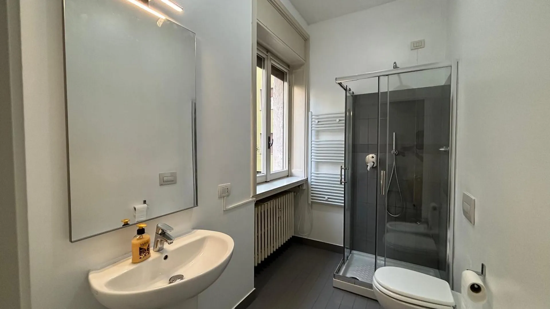 Centrale E Spazioso Con 3 Camere, 3 Bagni E Terrazzo Bergame Italie